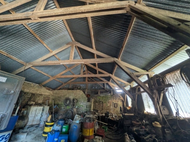Photos 26 - Rurale - LOCMALO CORPS DE FERME COMPOSE 2 GRANDES LONGÈRES EN PIERRE DE 105m² ENVIRON ET 130 M² ENVIRON DEUX HANGARS DE 530M³ ET 3500M² ET DÉPENDANCES PARCELLE DE 9000m² ENVIRON