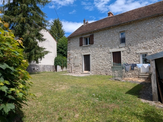 Photos 2 - Touristique - Ensemble immobilier de 2 maisons accolées sur plus de 900 m² à Provins même