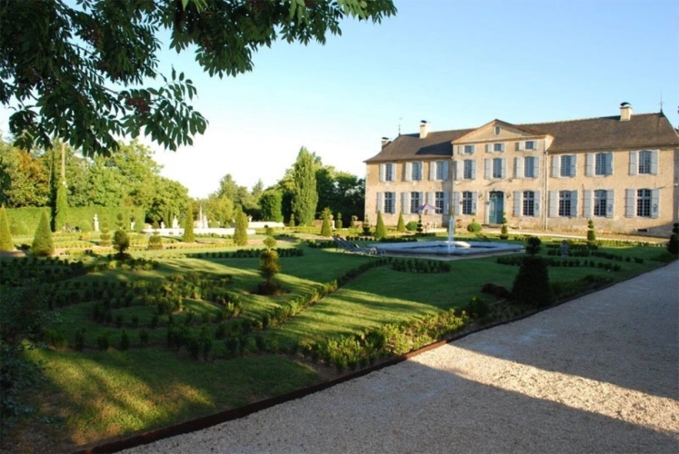 Photos 1 - Prestige - ELEGANT CHATEAU XVIIIs, sans travaux, sur 1 hectare clos de murs, jardin paysagé, chapelle, orangerie, dépendances, pour famille, evenementiel  près de Pau, Lourdes, Marciac, Tarbes