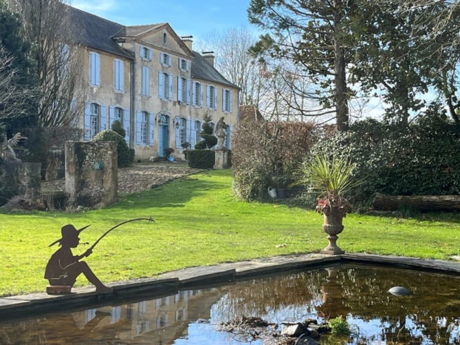 Photos 2 - Prestige - ELEGANT CHATEAU XVIIIs, sans travaux, sur 1 hectare clos de murs, jardin paysagé, chapelle, orangerie, dépendances, pour famille, evenementiel  près de Pau, Lourdes, Marciac, Tarbes
