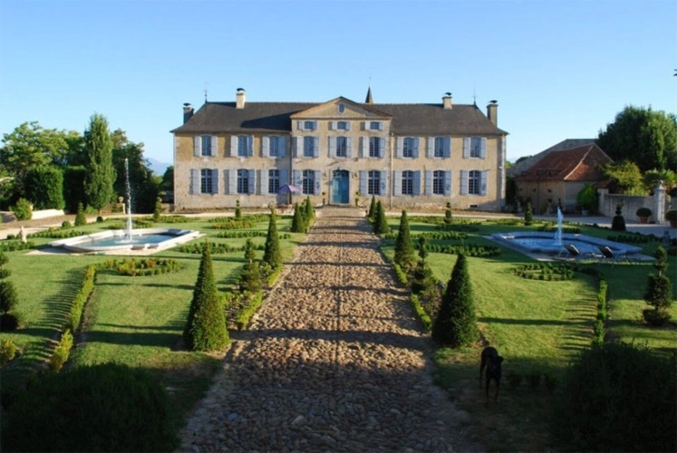 Photos 4 - Prestige - ELEGANT CHATEAU XVIIIs, sans travaux, sur 1 hectare clos de murs, jardin paysagé, chapelle, orangerie, dépendances, pour famille, evenementiel  près de Pau, Lourdes, Marciac, Tarbes