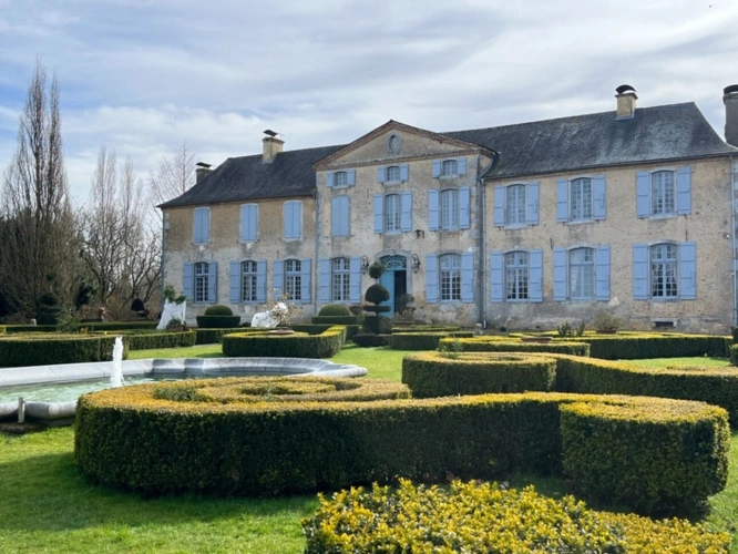 Photos 11 - Prestige - ELEGANT CHATEAU XVIIIs, sans travaux, sur 1 hectare clos de murs, jardin paysagé, chapelle, orangerie, dépendances, pour famille, evenementiel  près de Pau, Lourdes, Marciac, Tarbes