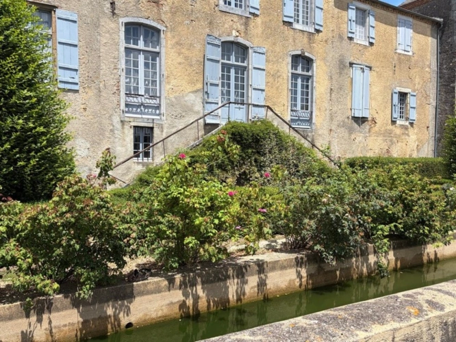 Photos 14 - Prestige - ELEGANT CHATEAU XVIIIs, sans travaux, sur 1 hectare clos de murs, jardin paysagé, chapelle, orangerie, dépendances, pour famille, evenementiel  près de Pau, Lourdes, Marciac, Tarbes