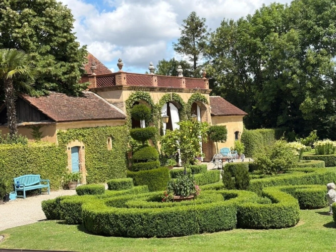 Photos 15 - Prestige - ELEGANT CHATEAU XVIIIs, sans travaux, sur 1 hectare clos de murs, jardin paysagé, chapelle, orangerie, dépendances, pour famille, evenementiel  près de Pau, Lourdes, Marciac, Tarbes