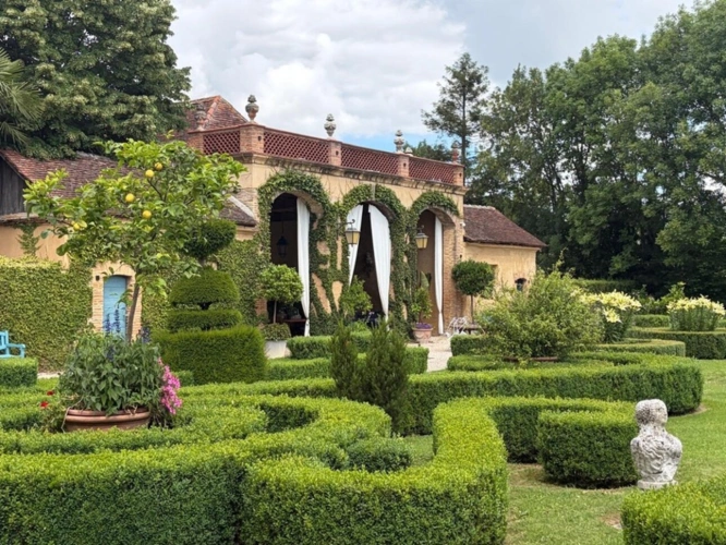 Photos 16 - Prestige - ELEGANT CHATEAU XVIIIs, sans travaux, sur 1 hectare clos de murs, jardin paysagé, chapelle, orangerie, dépendances, pour famille, evenementiel  près de Pau, Lourdes, Marciac, Tarbes