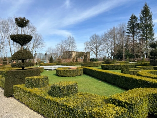 Photos 25 - Prestige - ELEGANT CHATEAU XVIIIs, sans travaux, sur 1 hectare clos de murs, jardin paysagé, chapelle, orangerie, dépendances, pour famille, evenementiel  près de Pau, Lourdes, Marciac, Tarbes