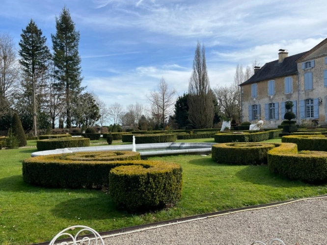 Photos 34 - Prestige - ELEGANT CHATEAU XVIIIs, sans travaux, sur 1 hectare clos de murs, jardin paysagé, chapelle, orangerie, dépendances, pour famille, evenementiel  près de Pau, Lourdes, Marciac, Tarbes