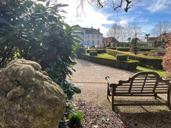 Photos 43 - Prestige - ELEGANT CHATEAU XVIIIs, sans travaux, sur 1 hectare clos de murs, jardin paysagé, chapelle, orangerie, dépendances, pour famille, evenementiel  près de Pau, Lourdes, Marciac, Tarbes