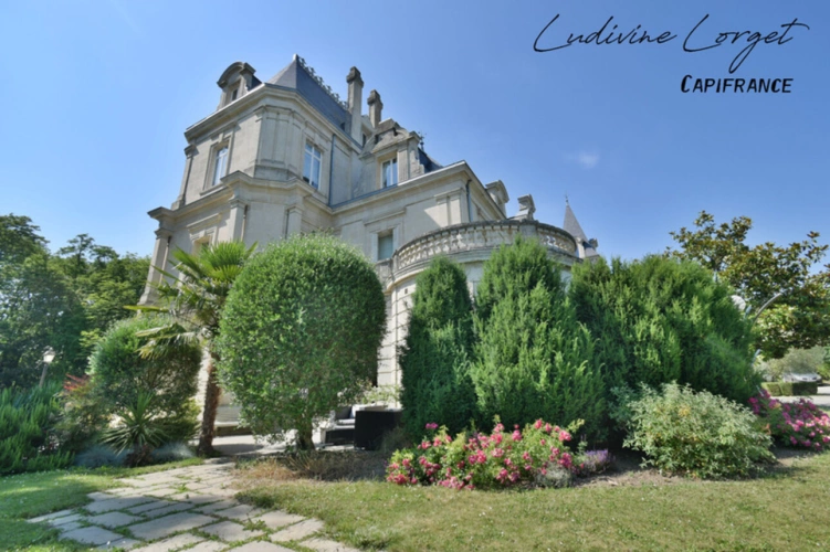 Photos 1 - Prestige - Château à vendre proche de Soissons – 720 m² avec 5 chambres -Maison indépendante de 85 m², piscine couverte, grand garage et parc de 2,57 hectares