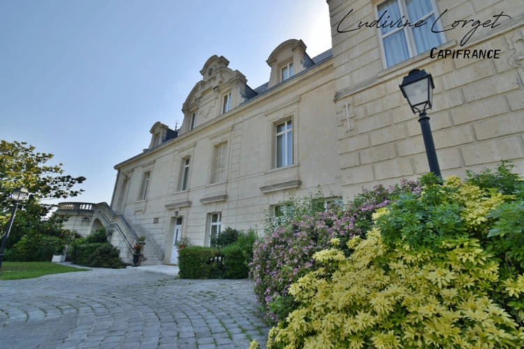 Photos 4 - Prestige - Château à vendre proche de Soissons – 720 m² avec 5 chambres -Maison indépendante de 85 m², piscine couverte, grand garage et parc de 2,57 hectares