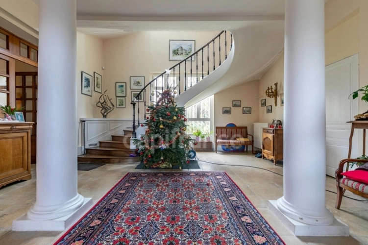 Photos 5 - Prestige - Château à vendre proche de Soissons – 720 m² avec 5 chambres -Maison indépendante de 85 m², piscine couverte, grand garage et parc de 2,57 hectares