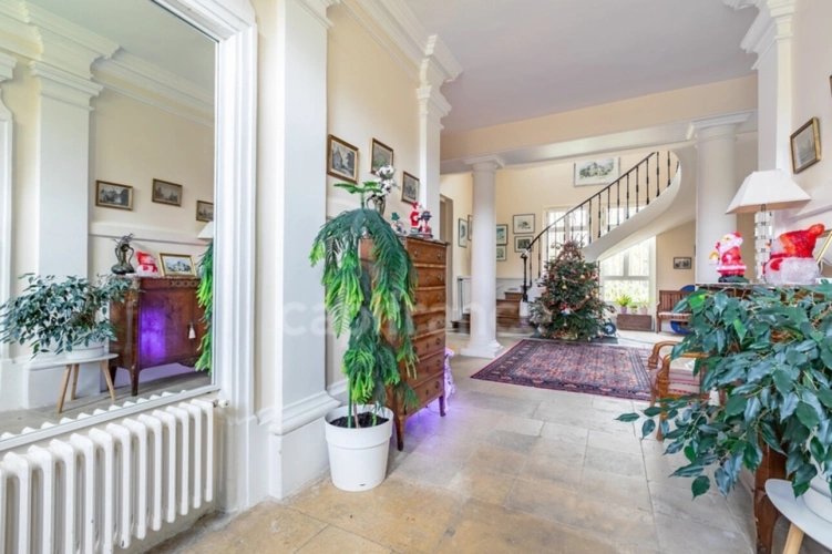 Photos 25 - Prestige - Château à vendre proche de Soissons – 720 m² avec 5 chambres -Maison indépendante de 85 m², piscine couverte, grand garage et parc de 2,57 hectares