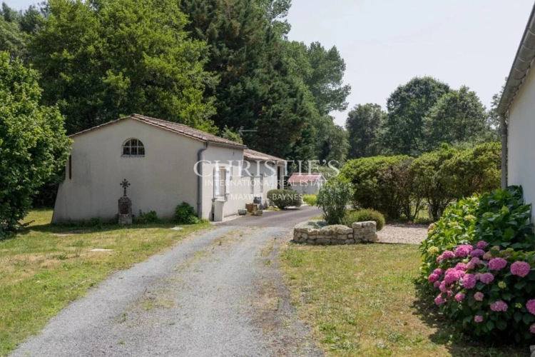 Photos 27 - Prestigious - Beautiful estate with a high-end house, guest house, and 7 ha of nature
