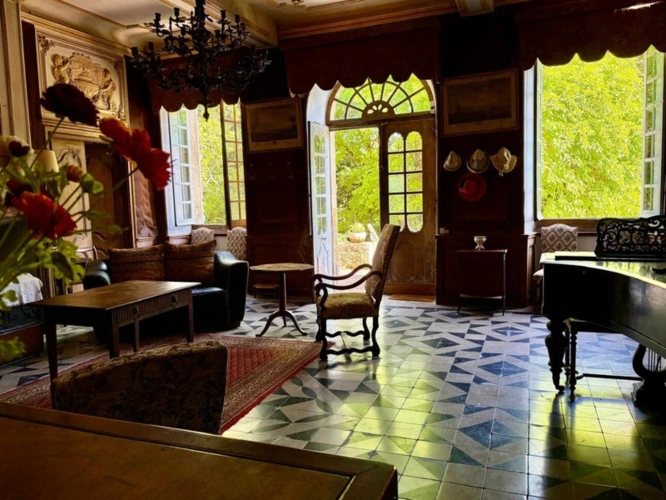 Photos 34 - Prestige - Gers(32), TRES BEAU CHATEAU DE FAMILLE 45HA avec dependances, un peu caché, en position dominante, une belle histoire