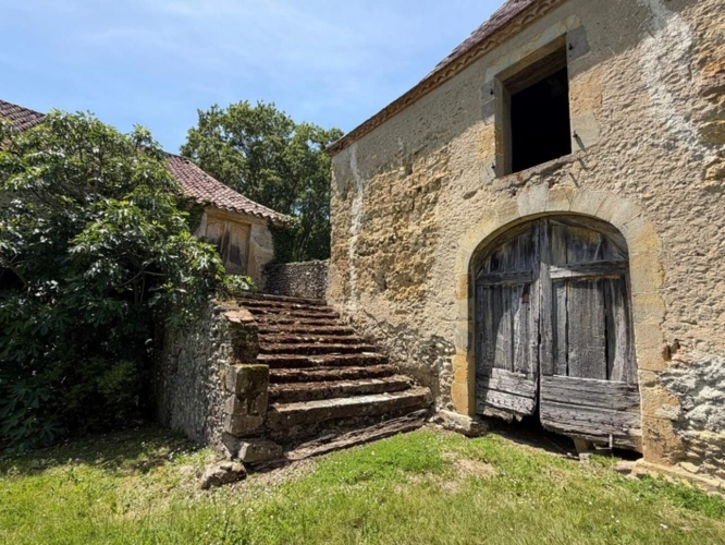 Photos 4 - Prestige - Gers(32), TRES BEAU CHATEAU DE FAMILLE 45HA avec dependances, un peu caché, en position dominante, une belle histoire