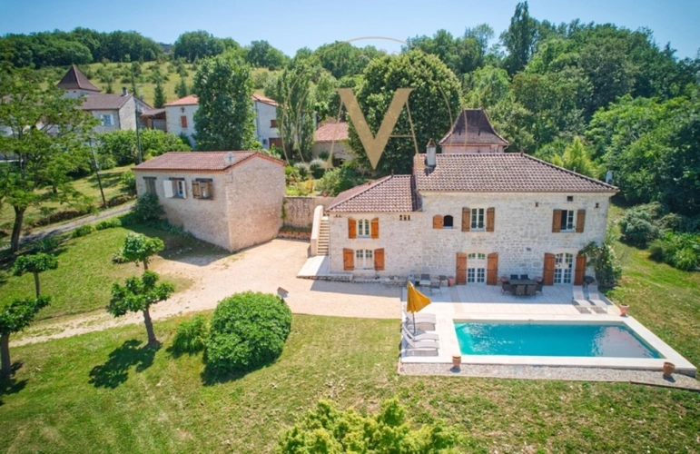Photos 2 - Touristique - Maison de caractère avec vue dominante, piscine et gîte indépendant  (47)