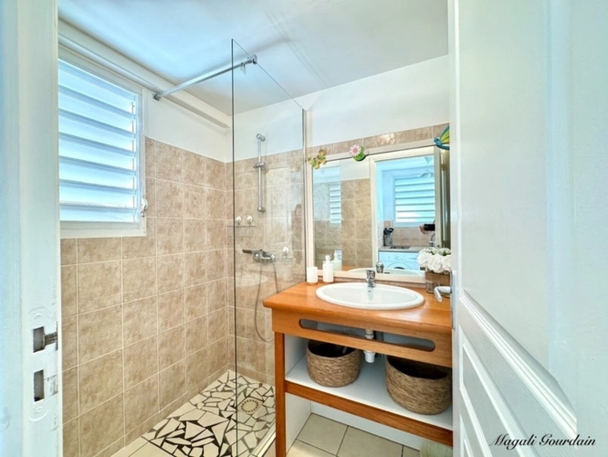 Photos 21 - Prestige - SAINT-FRANÇOIS – À 100 MÈTRES DE LA MER, ENSEMBLE IMMOBILIER DE 3 VILLAS INDÉPENDANTES
