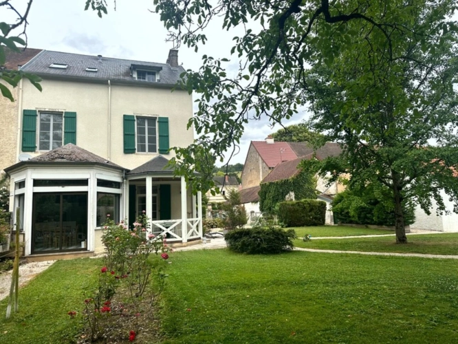 Photos 2 - Prestige - ELEGANTE PROPRIETE AVEC PISCINE, GÎTE INDÉPENDANT ET ESPACE PROFESSIONNEL – POUILLY-EN-AUXOIS CENTRE