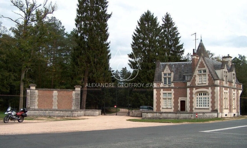 Photos 3 - Prestige - Au cœur de la Sologne, Un château d'inspiration néogothique et Renaissance, de 3000 m2 sur un 53ha