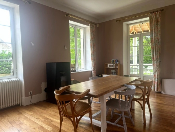 Photos 5 - Touristique - ELEGANTE PROPRIETE AVEC PISCINE, GÎTE INDÉPENDANT ET ESPACE PROFESSIONNEL – POUILLY-EN-AUXOIS CENTRE