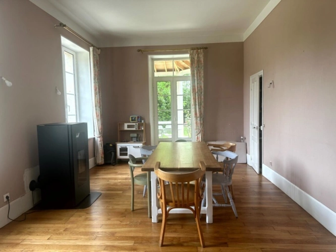 Photos 6 - Touristique - ELEGANTE PROPRIETE AVEC PISCINE, GÎTE INDÉPENDANT ET ESPACE PROFESSIONNEL – POUILLY-EN-AUXOIS CENTRE