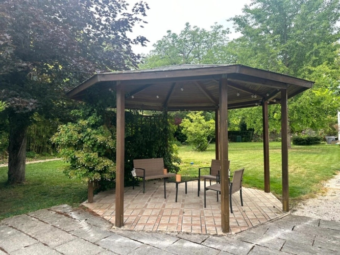 Photos 18 - Touristique - ELEGANTE PROPRIETE AVEC PISCINE, GÎTE INDÉPENDANT ET ESPACE PROFESSIONNEL – POUILLY-EN-AUXOIS CENTRE