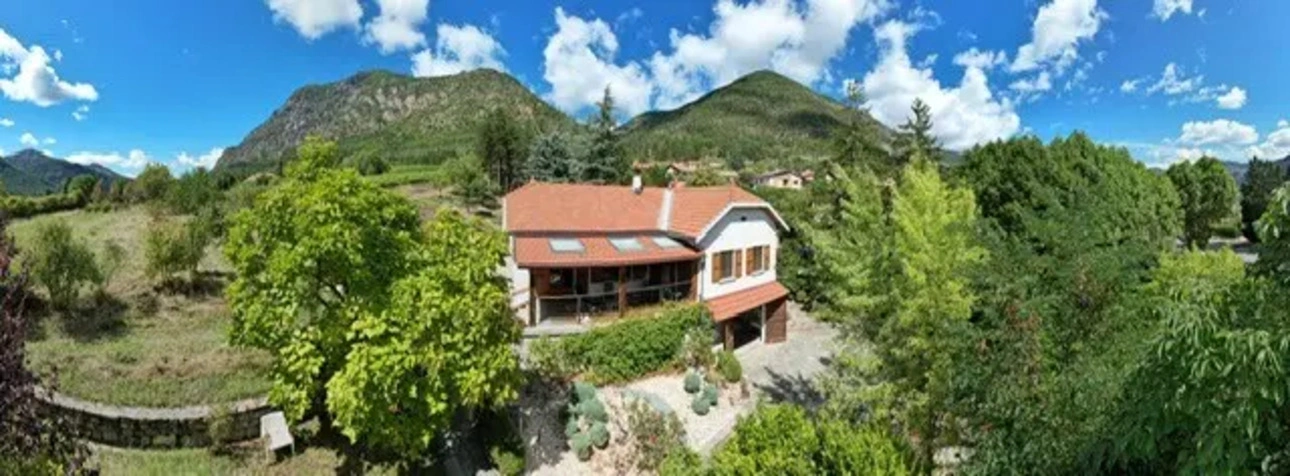 Photos 1 - Viticole - Domaine rare à la vente à 15 mn de Tallard sur 16874 m² de terrain.