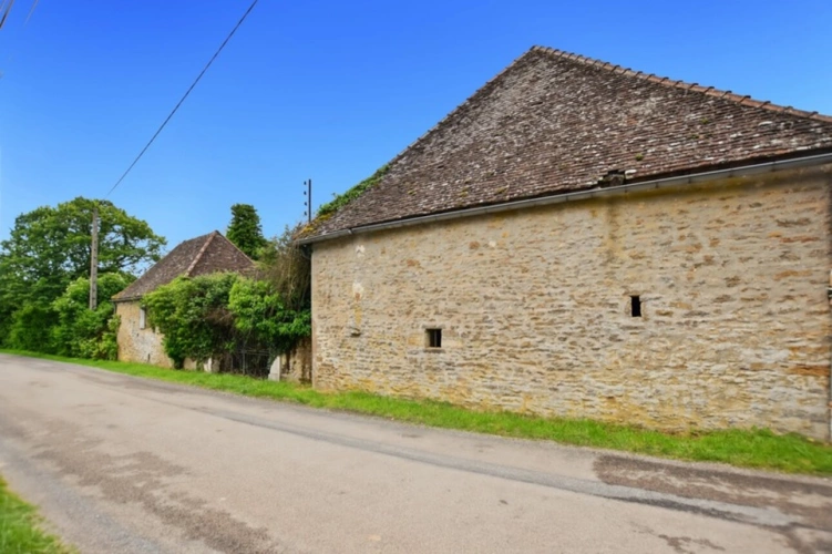 Photos 10 - Prestige - Propriété de 98 m2 à rénover  avec 3401 m2 de terrain à  COUCHES (71)