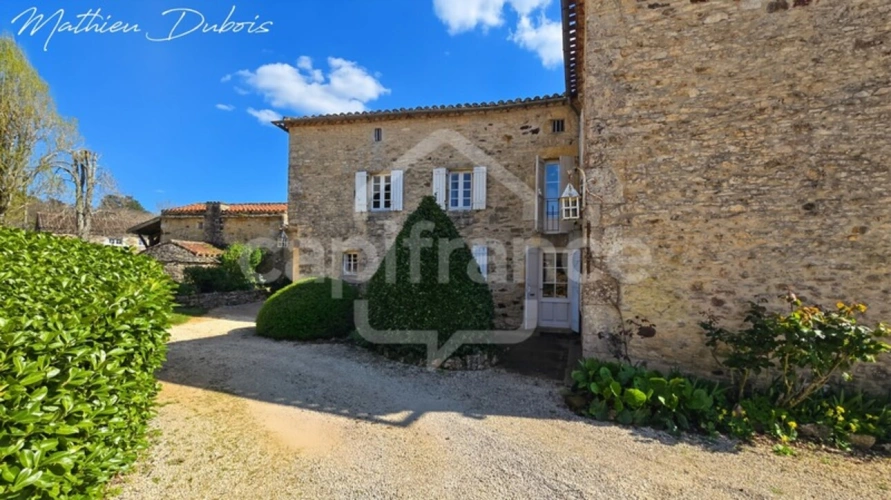 Photos 2 - Touristique - Domaine en hameau privé avec activité touristique - Cadre d’exception entre Lot et Dordogne