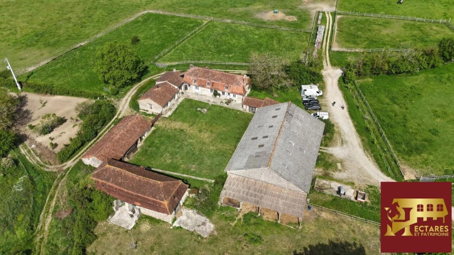 Photos 1 - Équestre - ANCIEN MONASTERE de 214 m2 sur 50 ha - Idéal élevage chevaux -