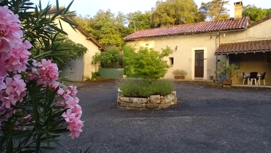 Photos 4 - Touristique - Domaine touristique avec gîtes en activité - Périgueux -  Dordogne