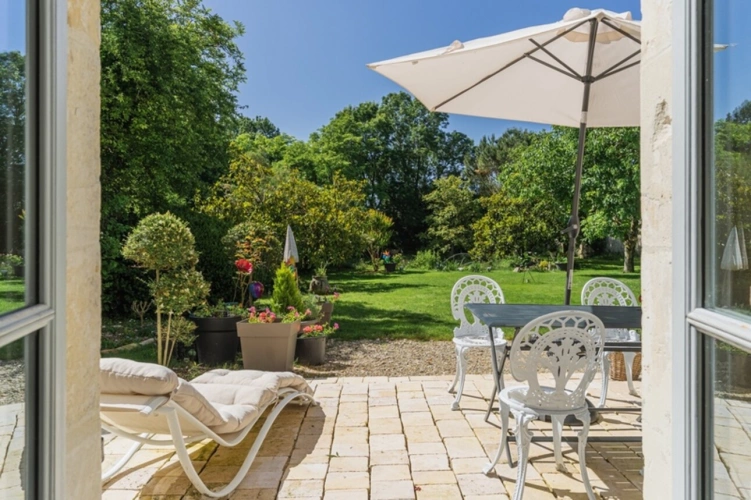 Photos 8 - Prestige - Propriété de caractère dans un écrin de verdure, proche de La Rochelle