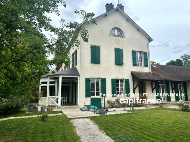 Photos 1 - Touristique - ELEGANTE PROPRIETE AVEC PISCINE, GÎTE INDÉPENDANT ET ESPACE PROFESSIONNEL – POUILLY-EN-AUXOIS CENTRE