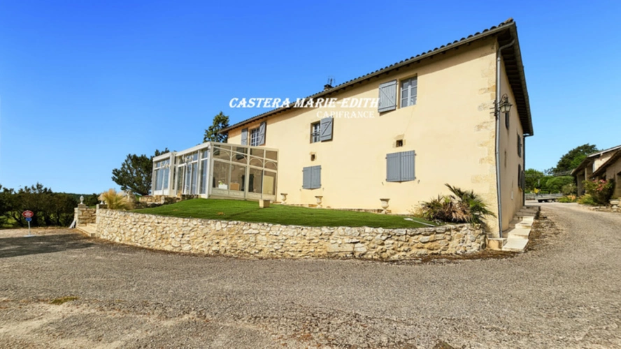 Photos 3 - Prestige - MAGNIFIQUE DOMAINE  à vendre 39 pièces AUCH (32)  sur 4,5 hectares