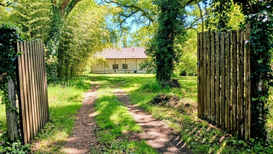 Photos 1 - Touristique - Propriété de caractère sur 4 hectares - 3 dépendances, étang