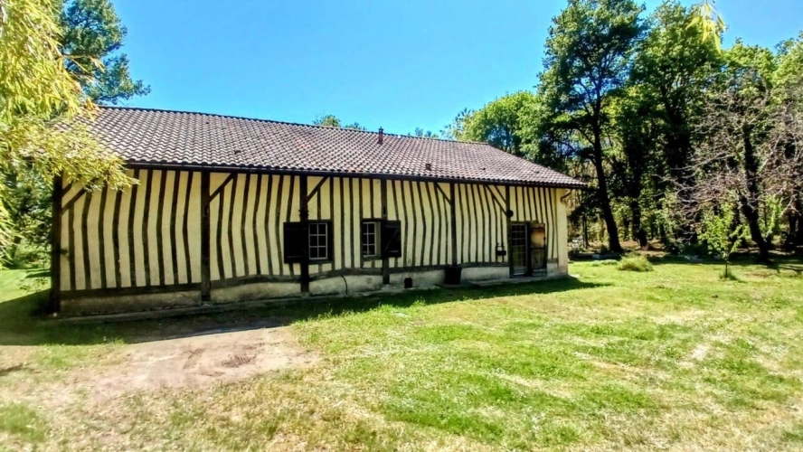 Photos 2 - Touristique - Propriété de caractère sur 4 hectares - 3 dépendances, étang