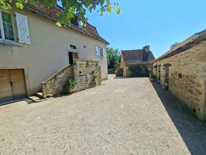 Photos 13 - Prestige - Propriété Quercynoise d'Exception avec Gîtes, Piscine et Grange sur les hauteurs de Saint-Céré