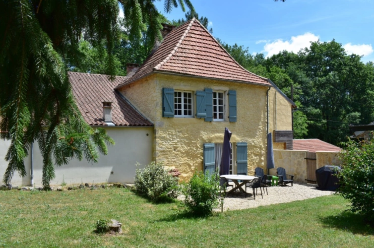 Photos 11 - Touristique - Magnifique ensemble en pierres, grange en bois et forêt attenante