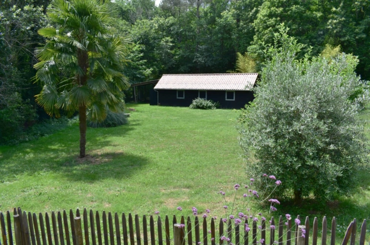 Photos 14 - Touristique - Magnifique ensemble en pierres, grange en bois et forêt attenante