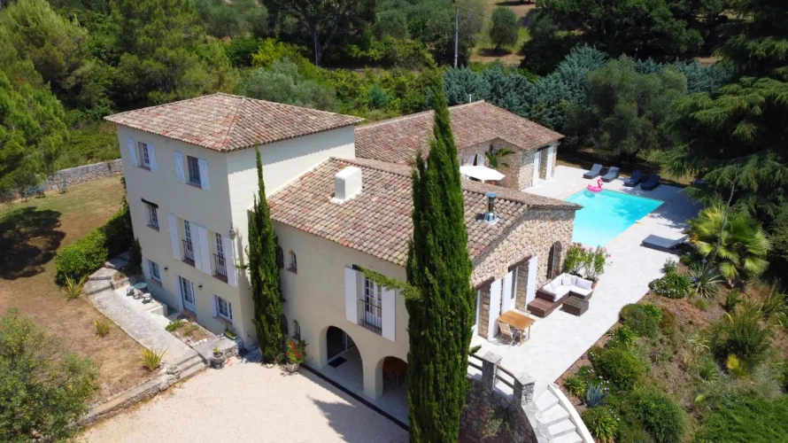 Photos 10 - Touristique - Exceptionnelle Propriété Provençale avec Vue Panoramique