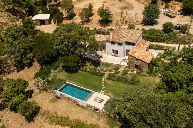 Photos 1 - Équestre - Bergerie d’exception du XVIIIe siècle – Domaine de 8 ha avec installations équestres et piscine panoramique – La Garde-Freinet