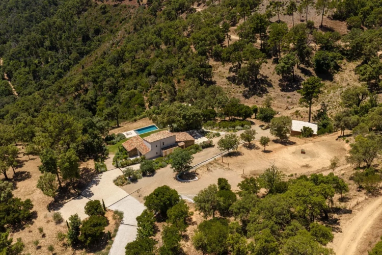 Photos 2 - Équestre - Bergerie d’exception du XVIIIe siècle – Domaine de 8 ha avec installations équestres et piscine panoramique – La Garde-Freinet