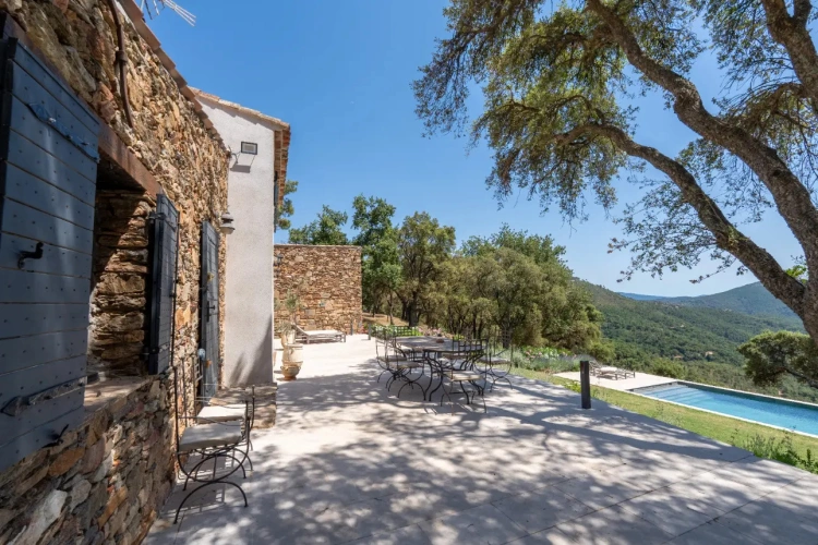 Photos 6 - Équestre - Bergerie d’exception du XVIIIe siècle – Domaine de 8 ha avec installations équestres et piscine panoramique – La Garde-Freinet