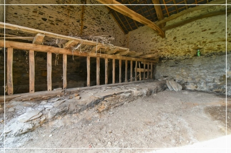 Photos 11 - Rurale - Authentique maison en pierres 180 m² - Investisseurs ou amoureux de rénovation - LIGNEROLLES (36)