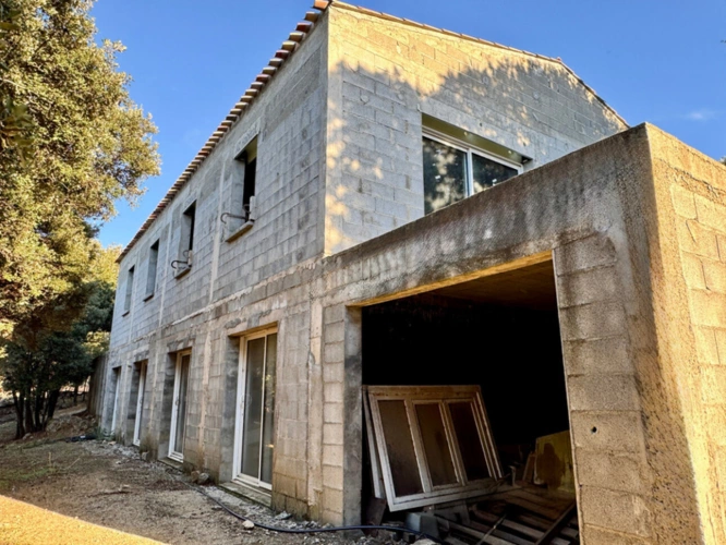 Photos 2 - Touristique - Terrain 3250 m2 avec batiment de 200m2 habitables à vendre, proche de L'ILE ROUSSE (20)