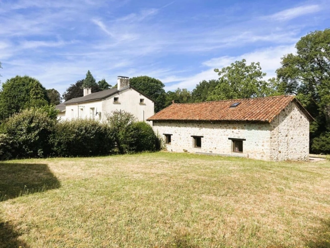 Photos 2 - Rurale - Maison entièrement rénovée avec gîte, terrain et grange