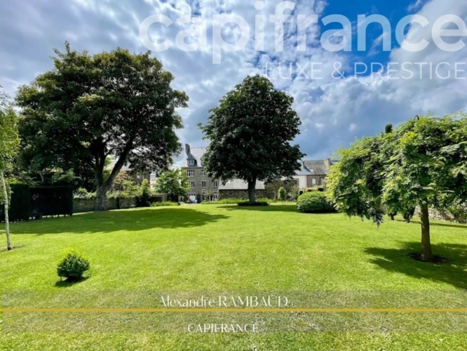 Photos 1 - Prestige - Propriété à vendre 17 pièces en plein centre de DOL DE BRETAGNE (35) - proche de Saint Malo