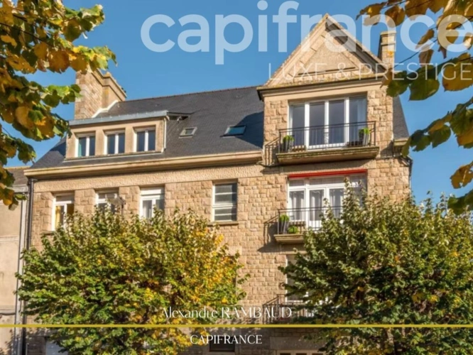 Photos 2 - Prestige - Propriété à vendre 17 pièces en plein centre de DOL DE BRETAGNE (35) - proche de Saint Malo