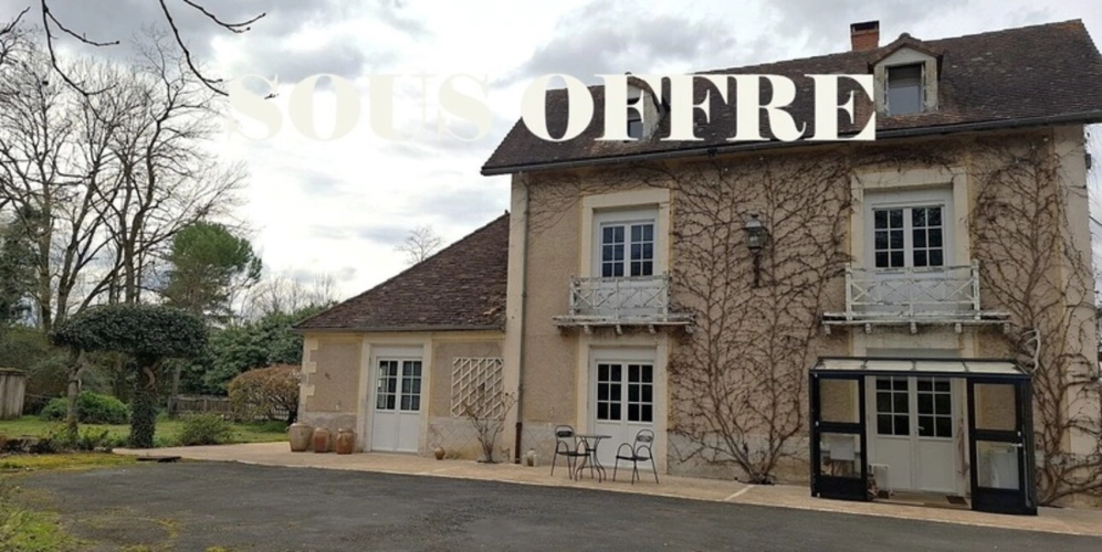 Photos 1 - Équestre - THENON (24)A vendre, Propriété composée de deux maisons sur 5.5 ha de prés (possibilité haras) et de bois