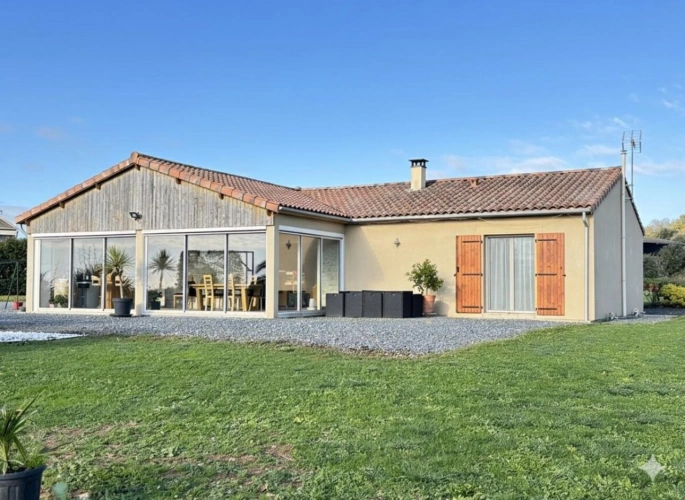 Photos 1 - Rurale - Maison moderne construite en 2018 sur 1,7 hectare avec grand hangar de 372 m²